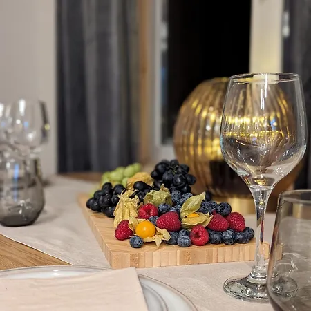 Mere Apartment - Private Yard, Sauna And Pet Friendly דירה