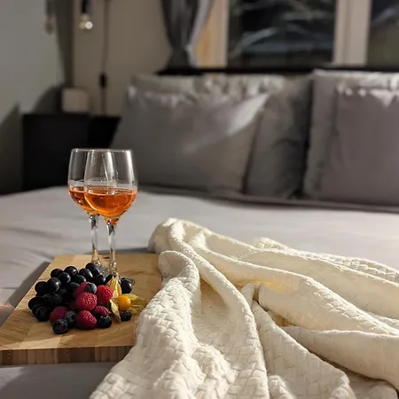 Mere Apartment - Private Yard, Sauna And Pet Friendly