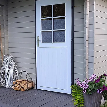 Mere Apartment - Private Yard, Sauna And Pet Friendly דירה פארנו