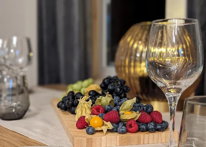 Mere - Private Yard, Sauna And Pet Friendly Apartment