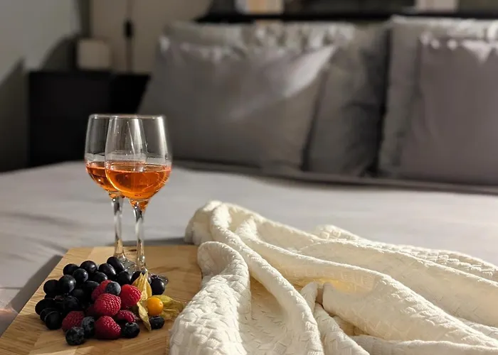 Mere - Private Yard, Sauna And Pet Friendly